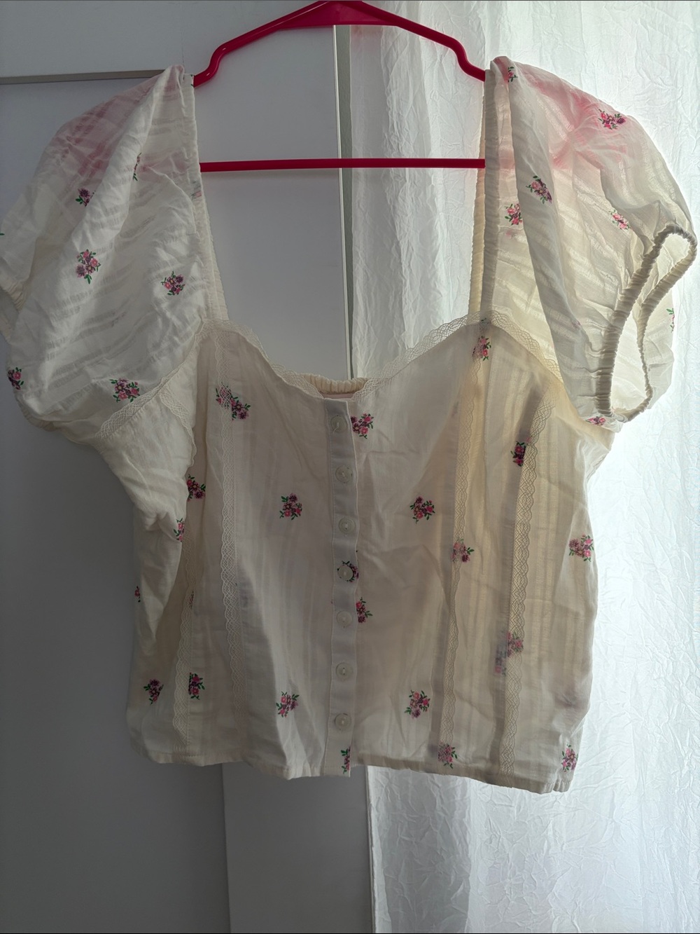 Pink Ivory Floral Puff-Sleeve Button Front Crop Top